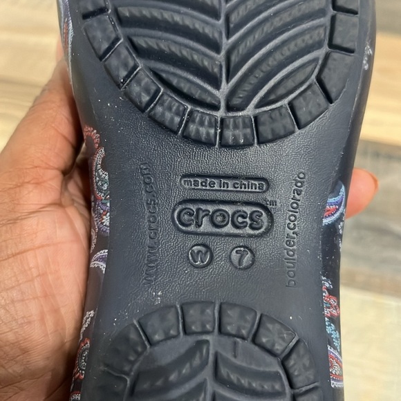 Crocs Women's Kadee Florals Flats Paisley Floral Navy Size 7 Casual Comfy Summer - Picture 3 of 11